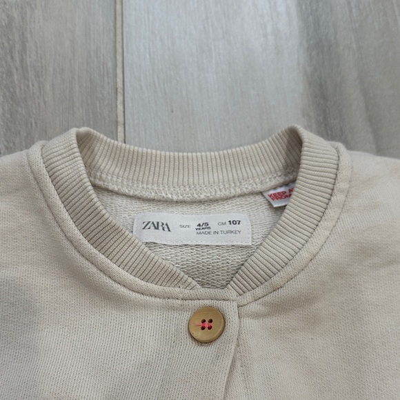 Zara 4T Kids Button Down Sweatshirt Beige and Beige Leggings Outfit - Picture 2 of 11